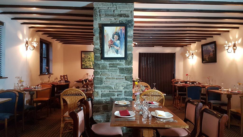 New Gurkha Inn Brecon Exterior foto